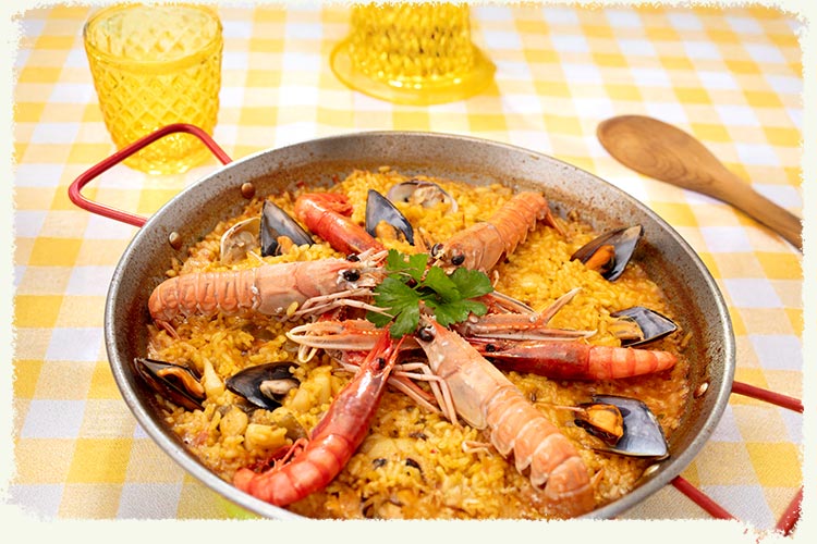 Prato de marisco servido à mesa